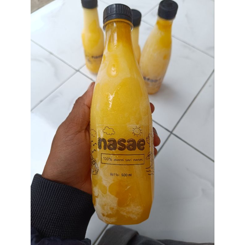 

Minuman Sari Nanas Murni, tanpa pengawet, tanpa tambahan gula, tanpa tambahan air.