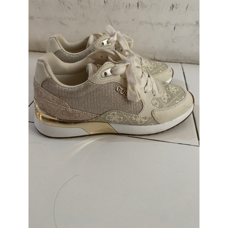 GUESS SNEAKERS SEPATU SHOES ORIGINAL PRELOVED SECOND BEKAS SIZE 37 INSOLE 23.5