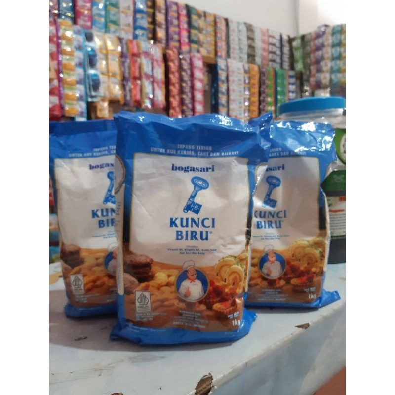 

tepung terigu kunci biru 1 kg