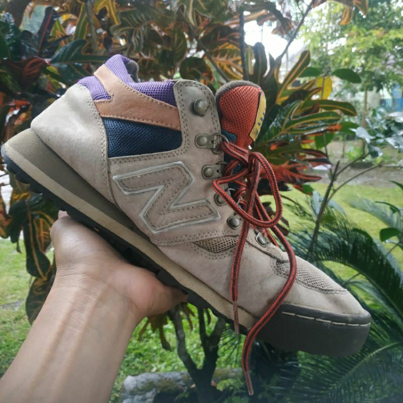 Sepatu New Balance 710