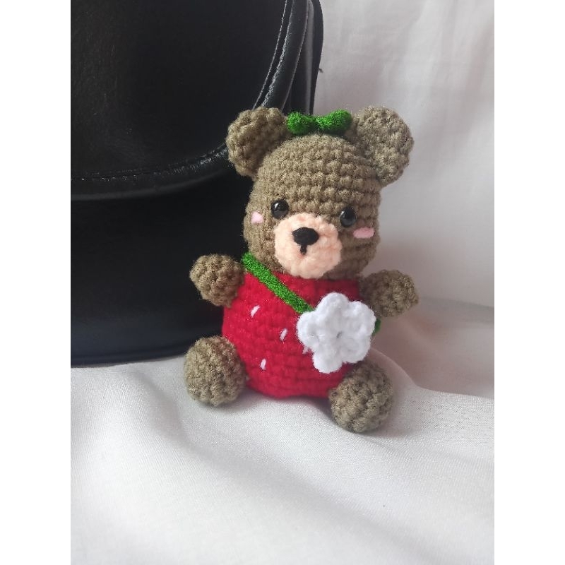 Crochet strawberry bear/amigurumi beruang/amigurumi rajut beruang strawberry/ganci rajut beruang/bon