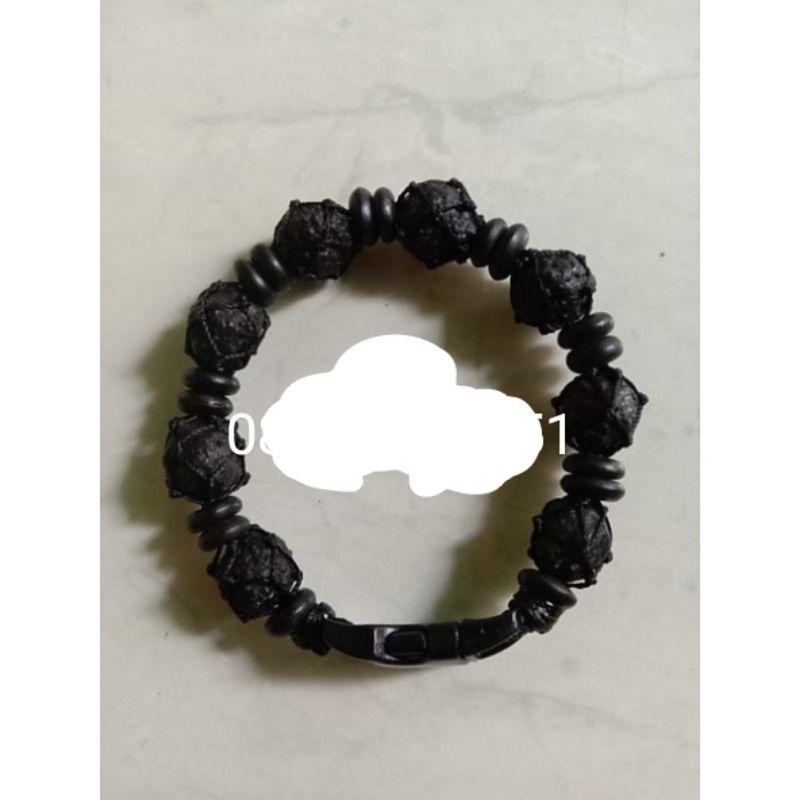 gelang munta besi tanah