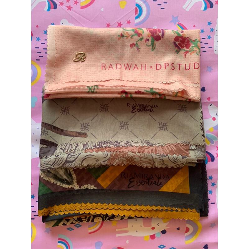 Preloved Hijab Buttonscarves / Ria Miranda / Zyta Delia