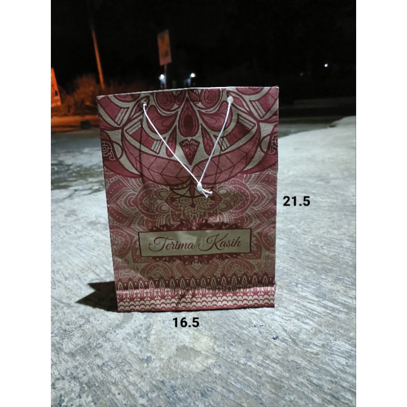 

paper bag hajatan paper bag batik paper bag motif batik paper bag motif tas kardus hajatan tas kardus batik tas kardus motif batik tas kardus motif 1 tali isi 50 pvs