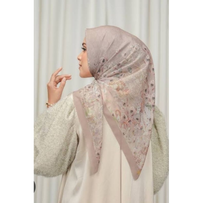 PRELOVED Buttonscarves Ederra Milky