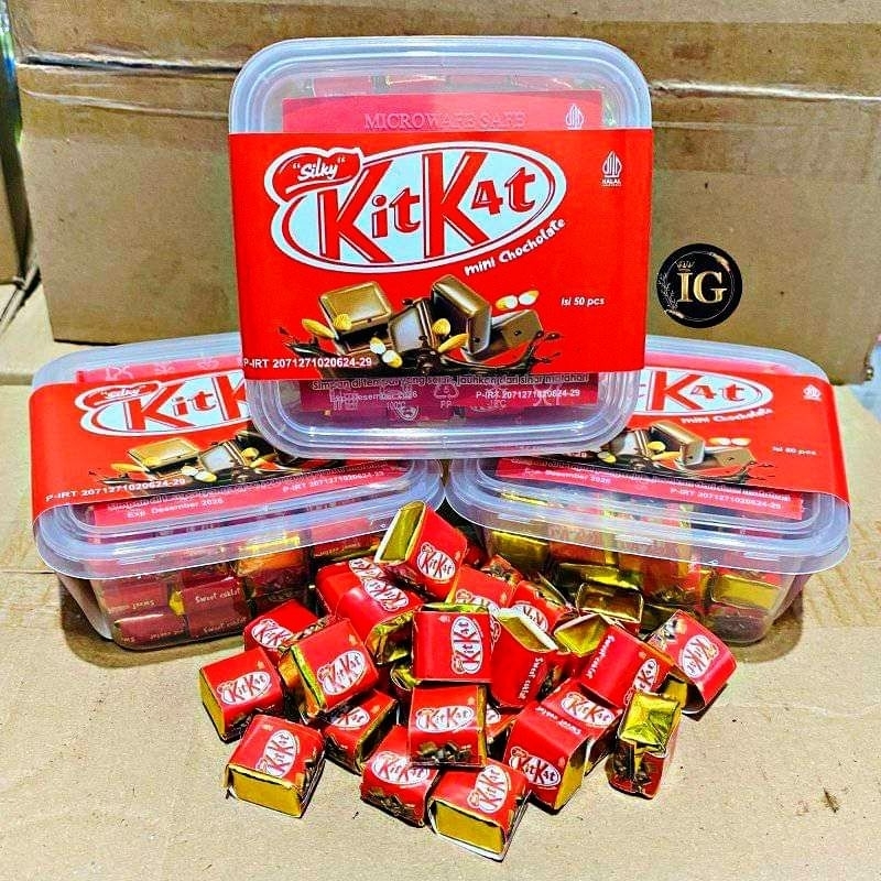 

Coklat batang mini 1 box isi 50 Kitkat qedburry superqueen d'nutella