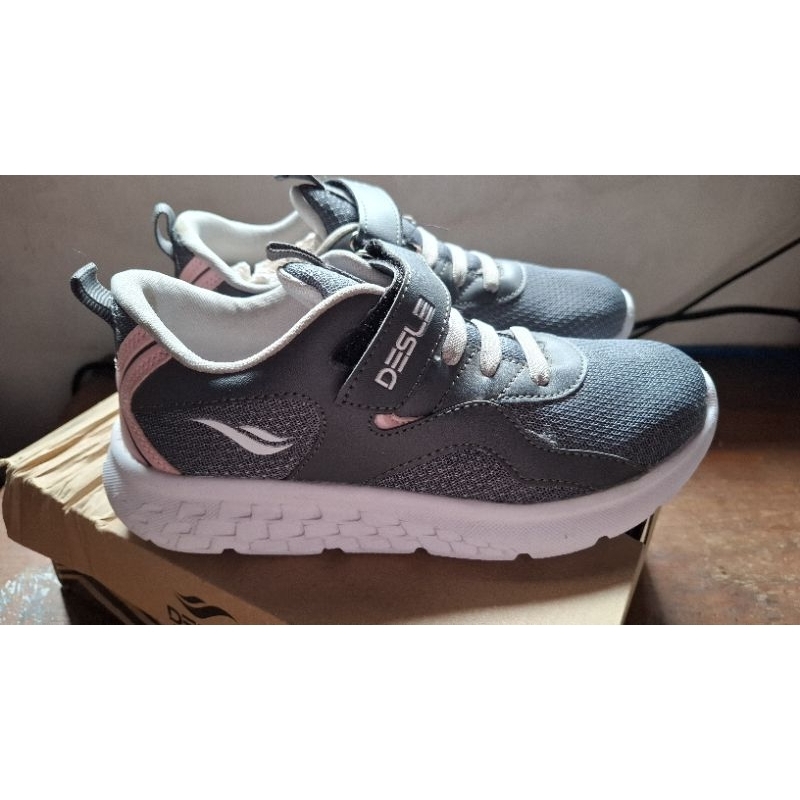 SEPATU ANAK DESLE SIZE 36