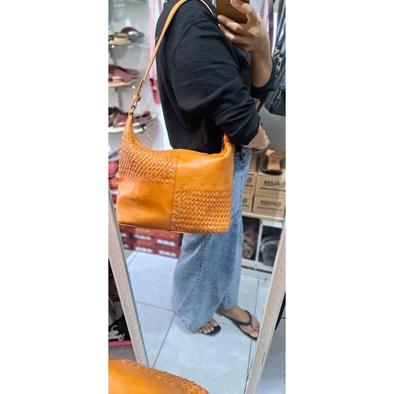 tas hobo kulit sapi anyam