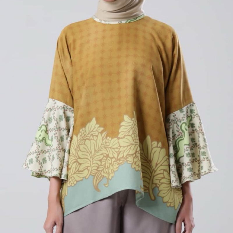 Preloved Ria Miranda TOP