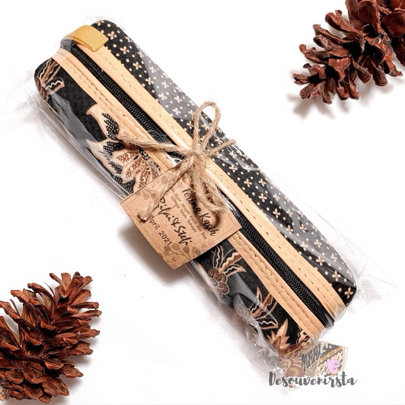 

SOUVENIR TEMPAT PENSIL BATIK UK 19x7 MINIMAL PEMBELIAN 50 PCS