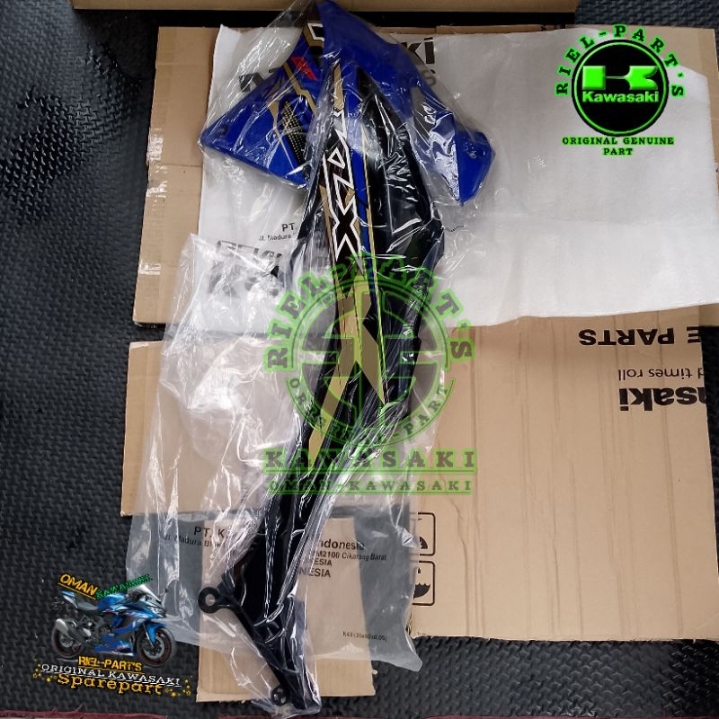 SAYAP SAMPING TANGKI KIRI KLX 150 BF EXTREME BIRU LIST ORIGINAL KAWASAKI