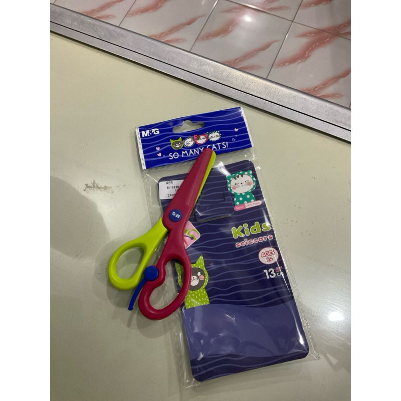 

GUNTING ANAK UMUR 2TH+ ( AMAN UNTUK ANAK KECIL)