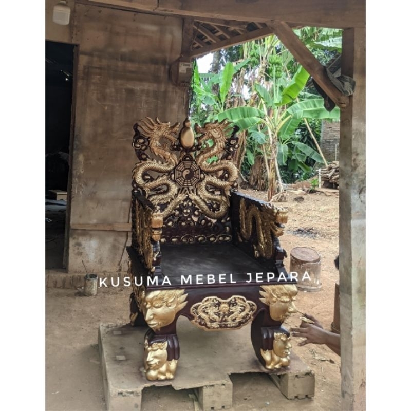 Kursi Altar Sembahyang Model Ukir Relief Naga Kayu Jati Finishing Cat Duco Kombinasi Emas