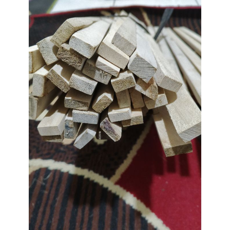 List Kayu Reng 1x2 panjang 100cm kayu solid Jenitri,Manglid,mahoni dan jati belanda Satu Ikat 10bata