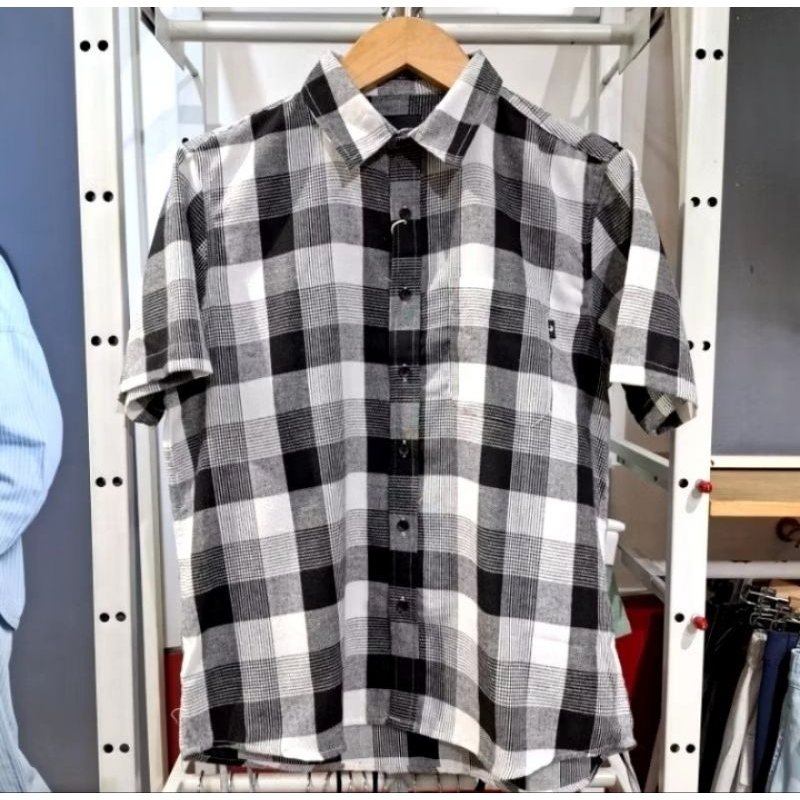 3Second Kemeja Flannel Pendek Pria 010125 Original