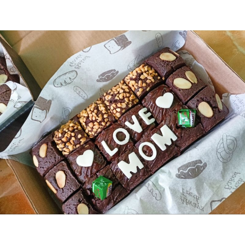 

Xmaster (Nida Cake&Bakery)-Fudgy Brownies Sekat/Brownies Custom/Gift Kue Spesial Hari Ibu/Hampers