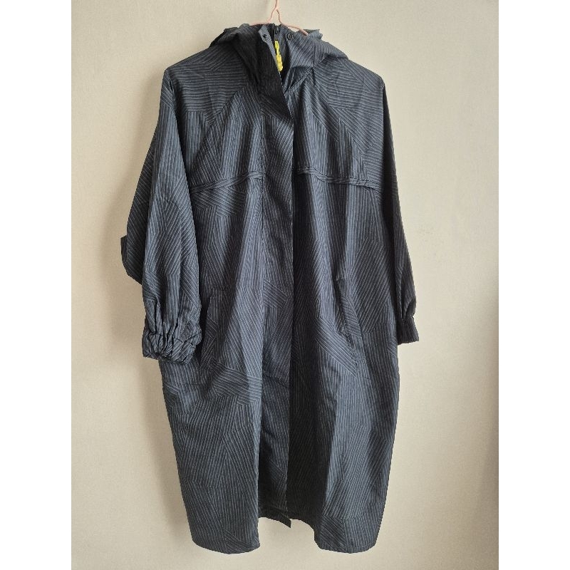 preloved jaket olahraga