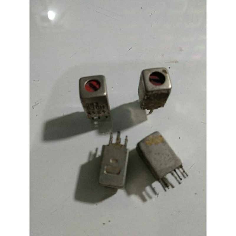 MF radio merah kecil