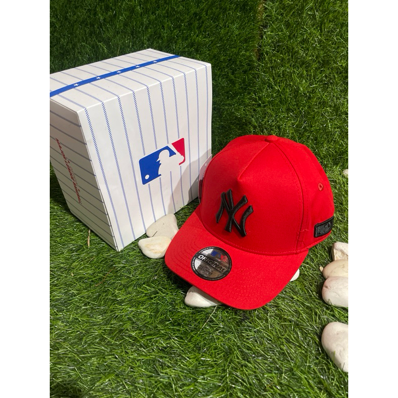 NY Hitam/Bahan Merah/Topi Premium
