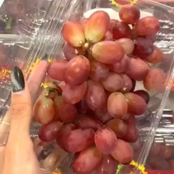 

ANGGUR CRIMSON IMPORT SEEDLESS TANPA BIJI 500 GRAM