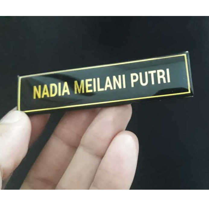 

Name Tag Gold / Emas, Garis Kotak, akrilik 2mm hitam (Pin Nama, Nama Dada)