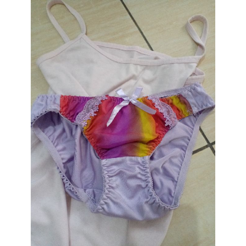 Celana Dalam Aroma Khas Wanita