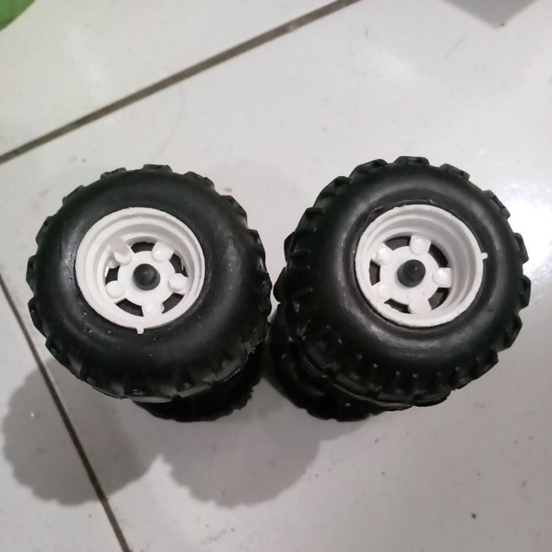 Ban mainan truk plastik 01