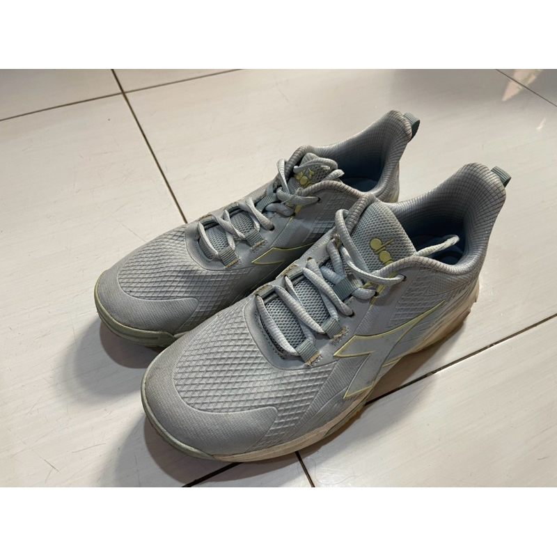 Preloved Sepatu Tennis Diadora Wanita