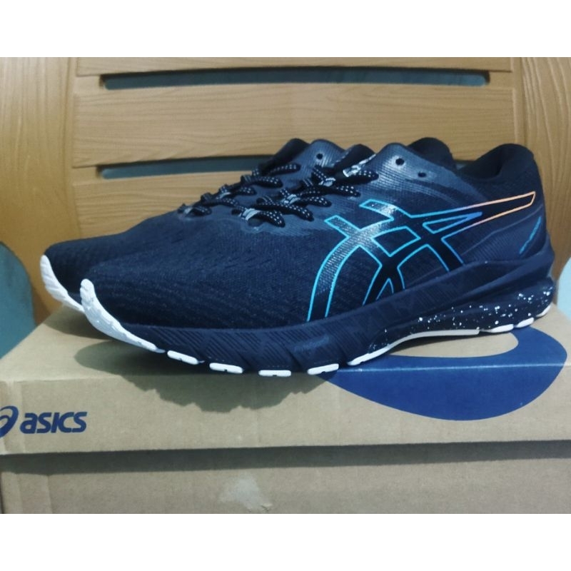 Jual Sepatu Asics GT-2000 10 Lite (Black edition) ukuran no 41.5 - Insole 26cm