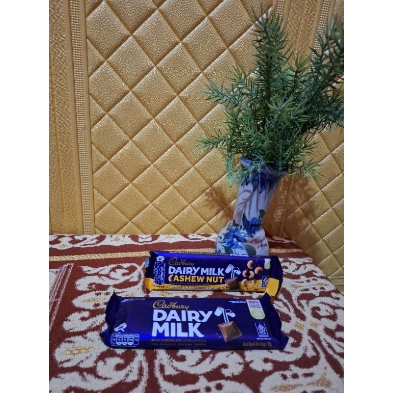 

cadburry diary milk dan cashew nut