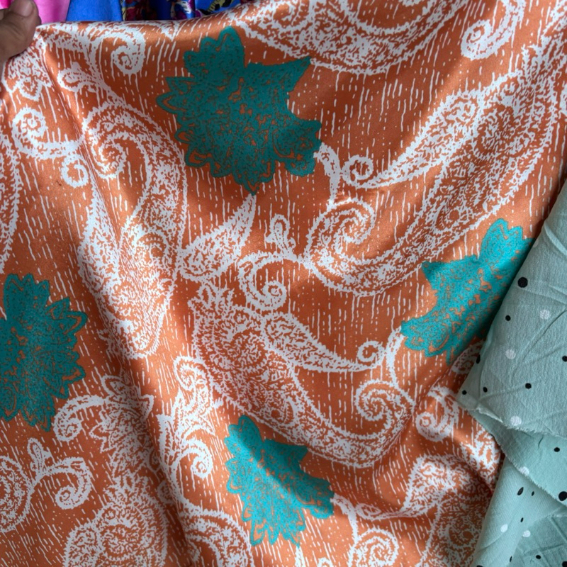 kain satin silk motif premium - kain satin motif keong - kain motif paisley - kain bahan meteran - k