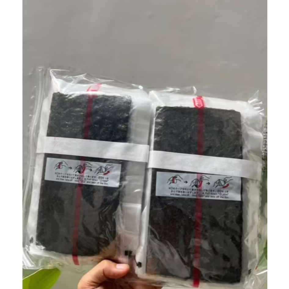 

NORI ONIGIRI / NORI WRAPPER / NORI TRIANGLE / NORI SUSHI MURAH (RUMPUT LAUT/NORI) 100 SHEETS SETARA NORI ONIGIRI JEPANG
