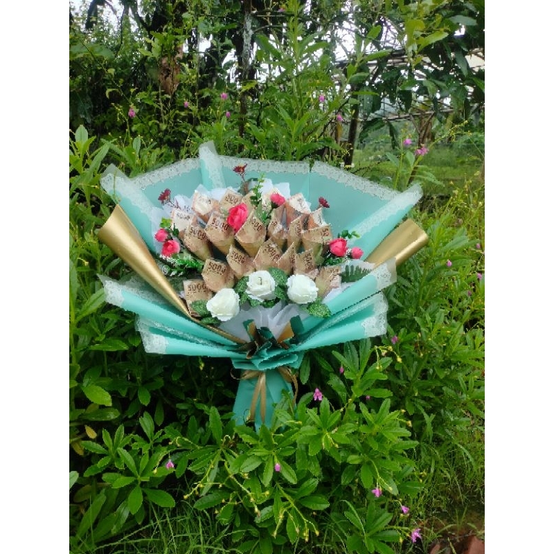 

Buket uang 5 rb an 20 lembar (100 k) dan bunga