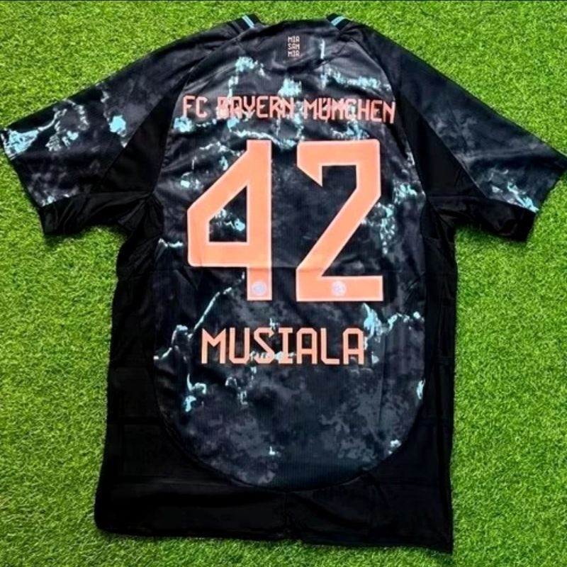 JERSEY BAJU BOLA MUNCHEN AWAY 2024/2025 + NAMESET