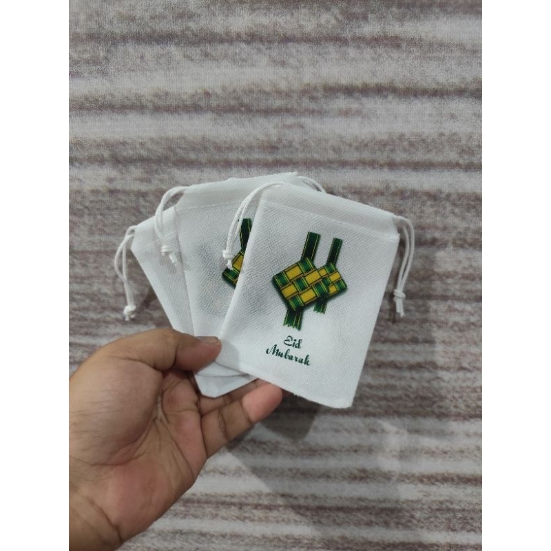 

Amplop Pouch Serut Lebaran