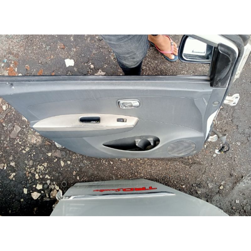doortrim depan ayla 2014