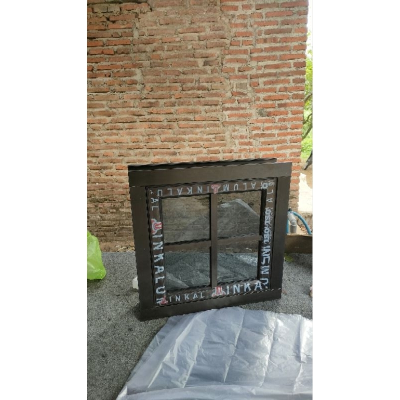 JENDELA BOVEN ALUMUNIUM 50x50