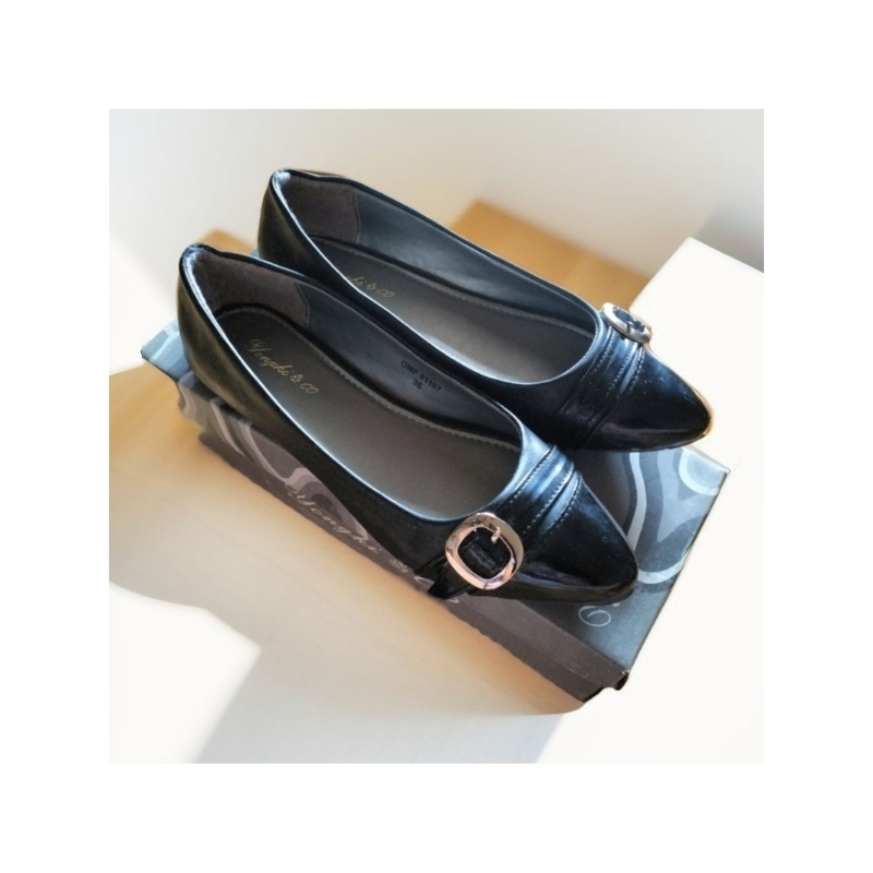 Sepatu Wanita Yongki Komaladi