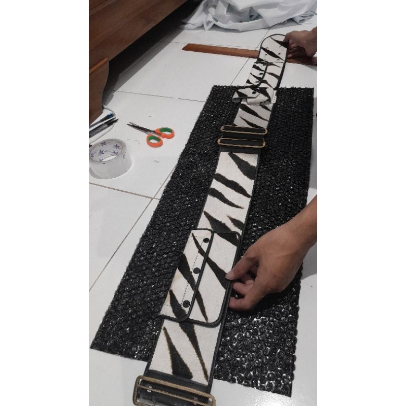 SABUK OTOK UKURAN LEBAR timangan 11CM MOTIF MACAN Putih corek| SABUK KULIT MOTIF COREK | SABUK BOPO 