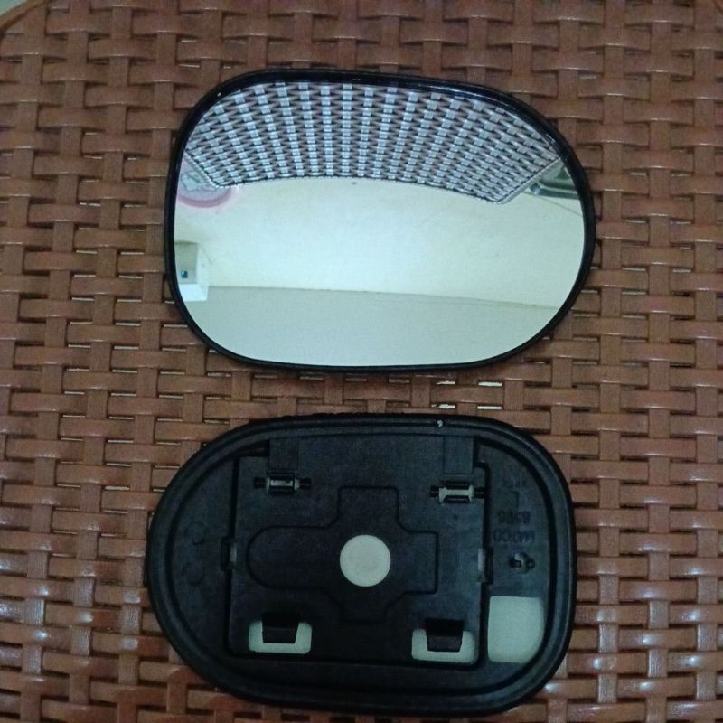 Kaca spion mobil Livina Lama
