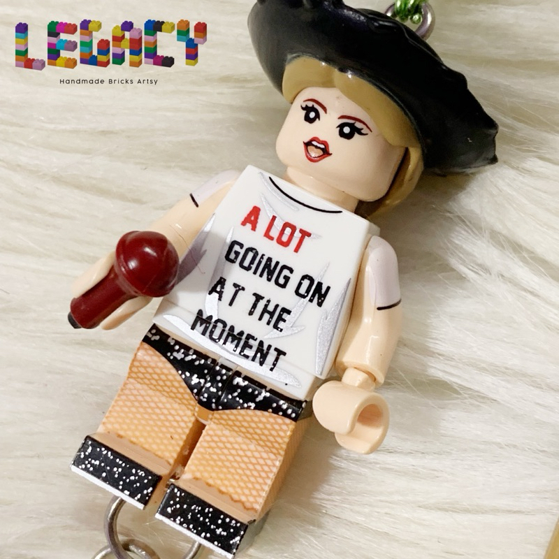 

Lanyard le 9 o karakter taylor swi ft