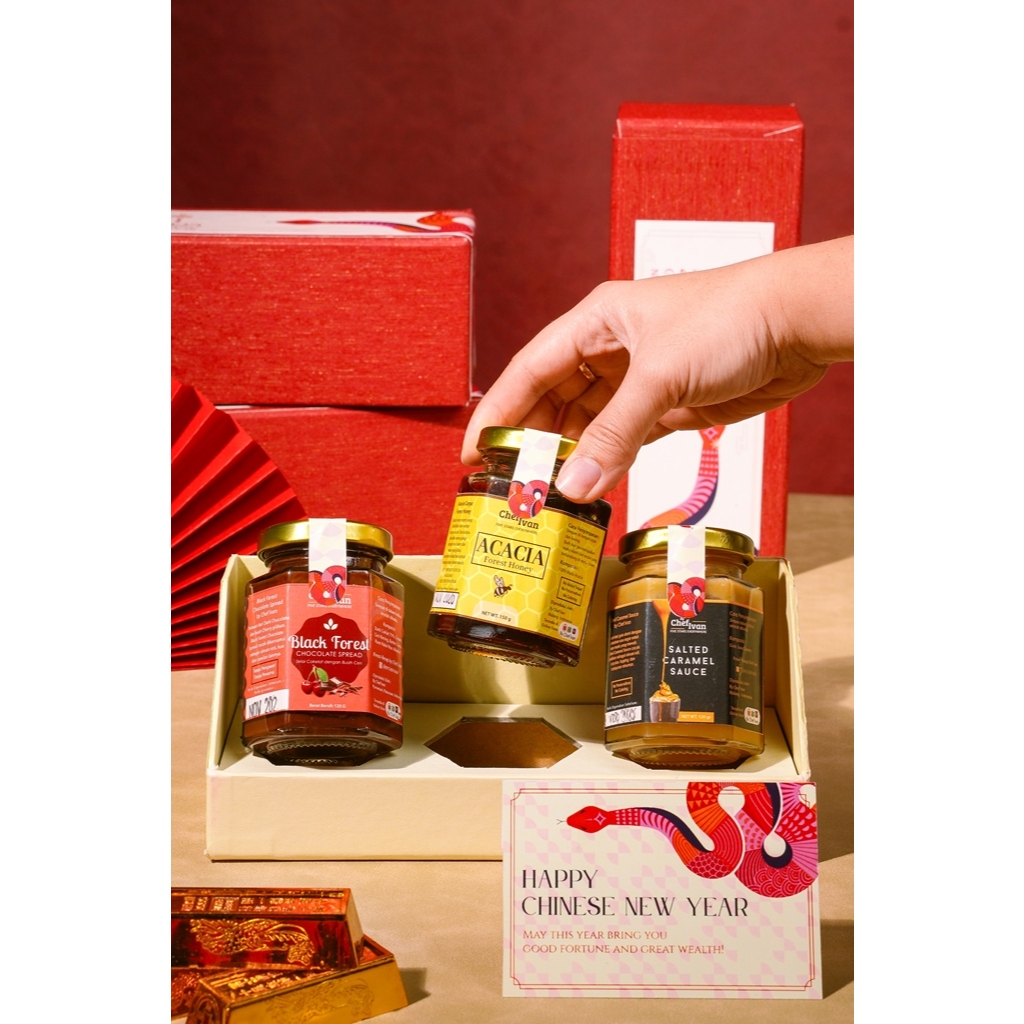 

XIN Hampers Imlek 2025 CNY Gift Set Sehat Madu Bumbu Sambal Selai by Chef Ivan