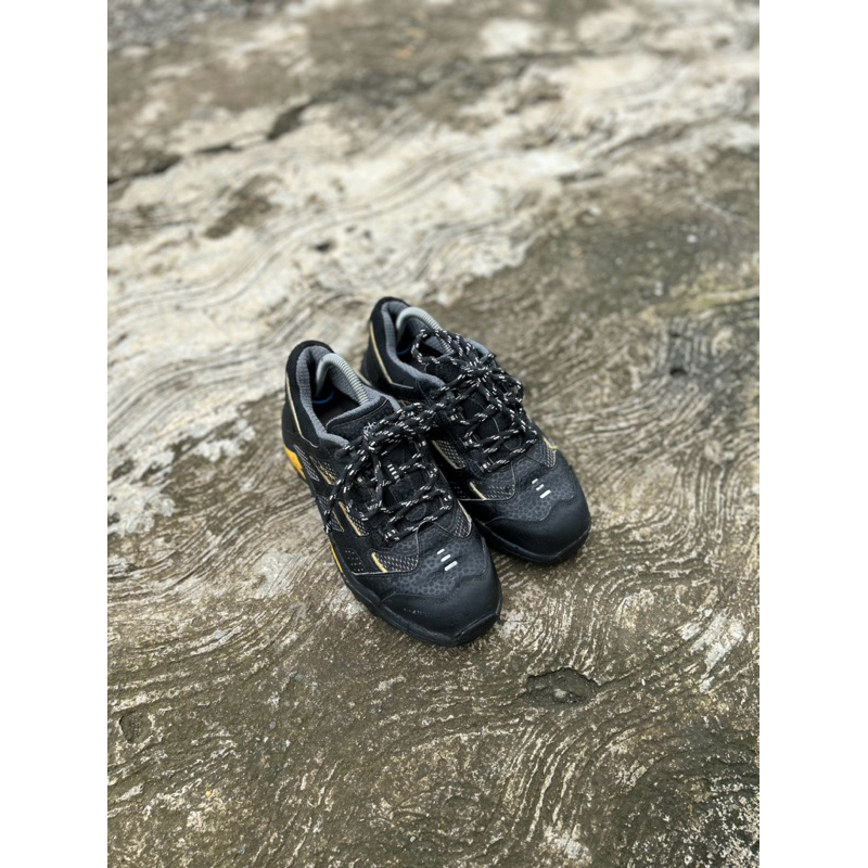 Sepatu gunung second original Ziben