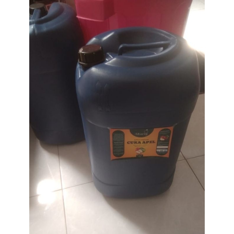 

Albariqi Cuka Apel Batu Original Premium Jerigen 30 Liter / Apple Vinegar With Mother