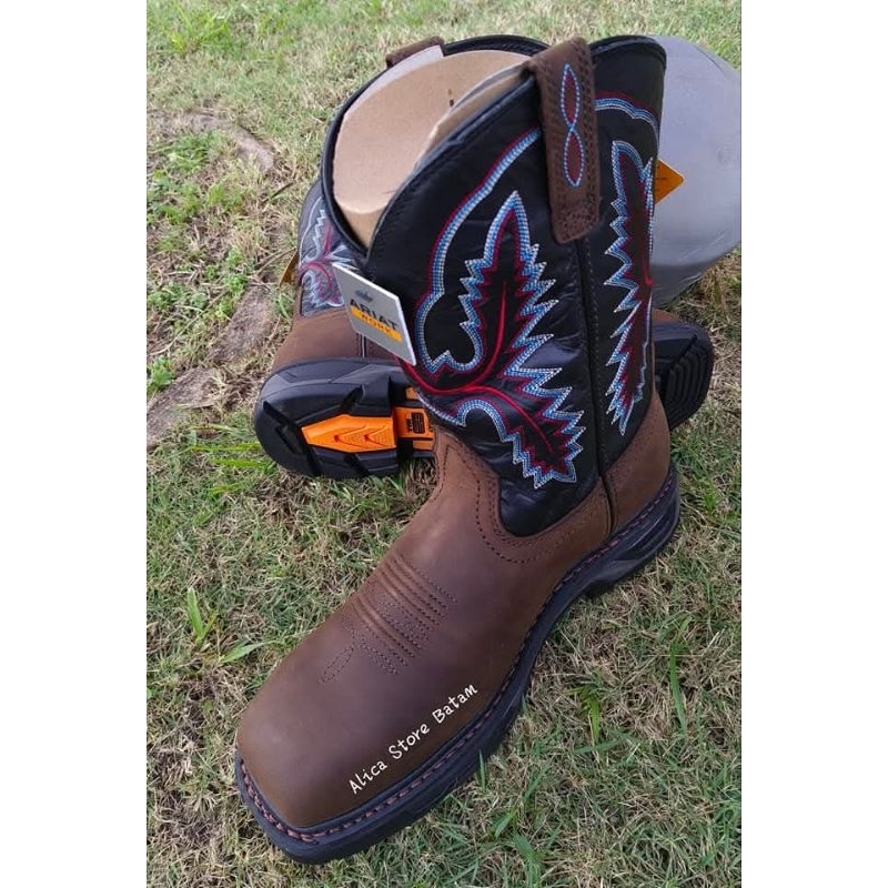 ARIAT WorkHogRed XT Waterproof Carbon Toe Work (Safety Shoes) - Bonus Oil, Size 42. Kondisi: Baru, L