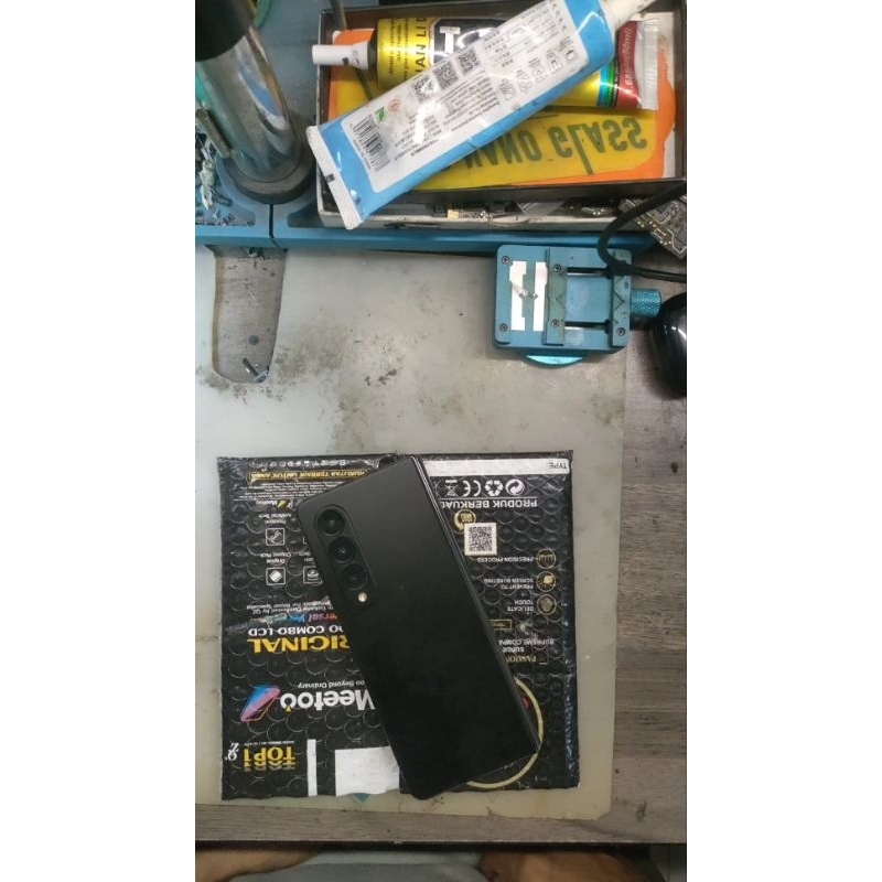 Ganti fleksibel samsung z fold dan z flip servis hp murah