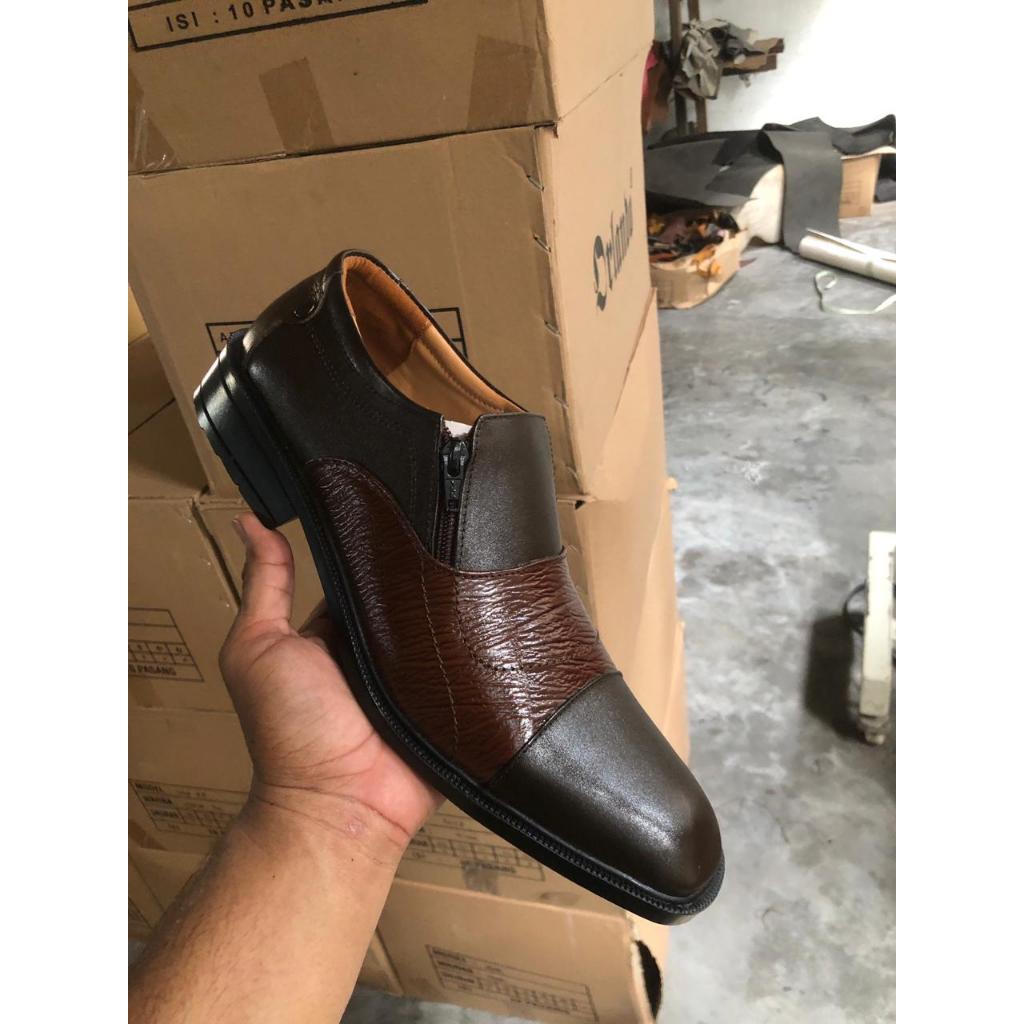 Sepatu pantofel kulit pria coklat