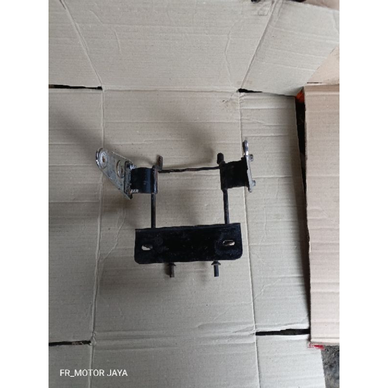 Breket Dudukan Kupingan Lampu Depan Honda Megapro Old Mega Pro Hiu 1999-2005 Original Seken