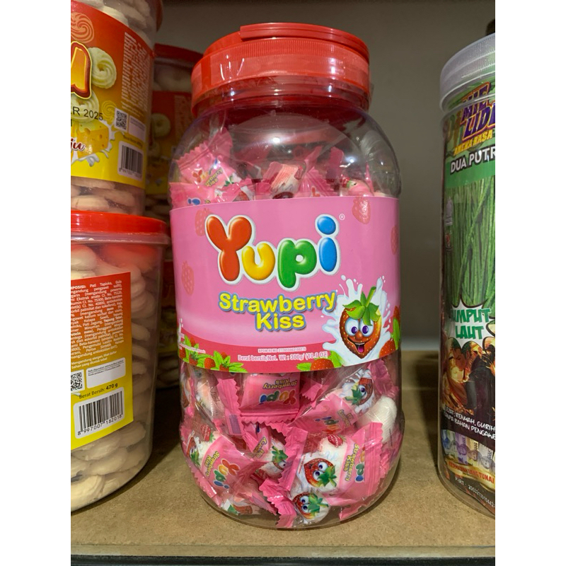 

Permen Toples Yupi Strawberry Kiss 300 Gram