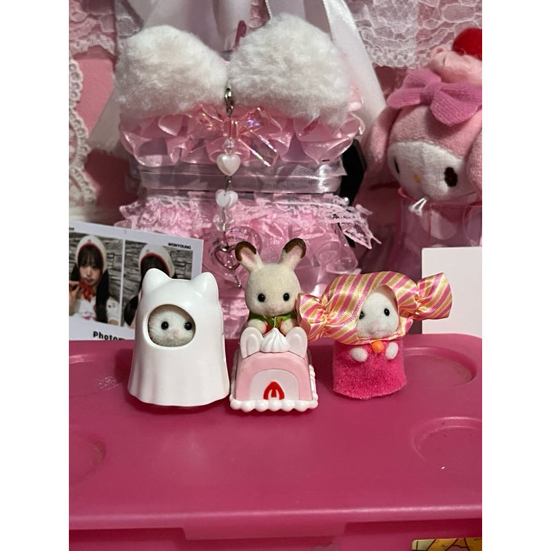 ₊˚ ୨୧  sylvanian ghost cat, cake roll, onde mande ★ 𐂯 